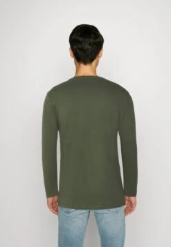 Pier One 2 PACK - Langarmshirt - Off-white/dark Green -Deutschland Pier One Verkaufs-Shop 0759921164bf4a61ad41012bec4a7502
