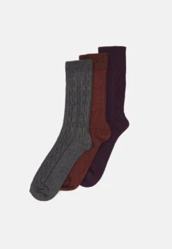 Pier One 3PACK - Socken - Dark Blue, Dark Red, White 11 Pier One 3PACK - Socken - Dark Blue, Dark Red, White -Deutschland Pier One Verkaufs-Shop 1189c863a8cb47e6809f3af9086f140f 2