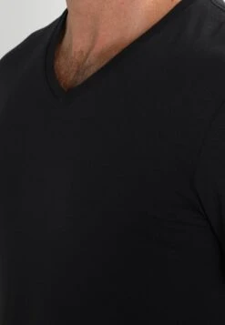 Pier One 2 PACK - T-Shirt Basic - Black -Deutschland Pier One Verkaufs-Shop 144a18a099e5428c92602fed22a8b338