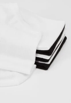 Pier One 7 PACK - Socken - White/black -Deutschland Pier One Verkaufs-Shop 2c69c9ae8f494ad1b40f2ced9f1674eb
