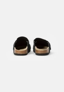 Pier One Pantolette Flach - Black -Deutschland Pier One Verkaufs-Shop 4d309a52050a4badb4012456e00dd92b