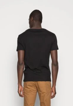 Pier One 5 PACK - T-Shirt Basic - White/blue/black -Deutschland Pier One Verkaufs-Shop 577e250ad0624377b57eabcac8149891