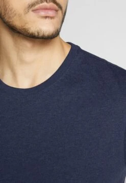 Pier One 4 PACK - T-Shirt Basic - Black/white/blue -Deutschland Pier One Verkaufs-Shop 5847a37145c74e25a85f71f4653216cb