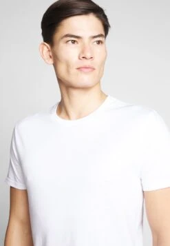 Pier One 2 PACK - T-Shirt Basic - White/dark Blue -Deutschland Pier One Verkaufs-Shop 5d6a04d994e343d2903cc2c1666bad4b