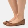 Pier One LEATHER - Klassischer Ballerina - Cognac