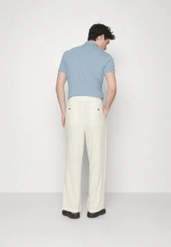 Pier One DRAWCORD TROUSERS - Stoffhose - Off-white -Deutschland Pier One Verkaufs-Shop 65c988989ad143de851aee47dda41e80