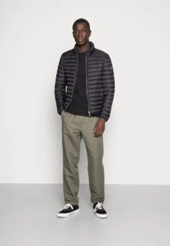 Pier One T-Shirt Basic - Black -Deutschland Pier One Verkaufs-Shop 9541d4ec16e54b19a6b86e488dd20e0f 1