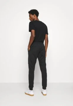 Pier One Jogginghose - Black -Deutschland Pier One Verkaufs-Shop a1b709fa2c32431482f95b3eb7300192