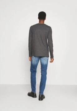 Pier One 2 PACK - Langarmshirt - Dark Grey/black -Deutschland Pier One Verkaufs-Shop a601e52fa7974b079f93b858d4b782ec