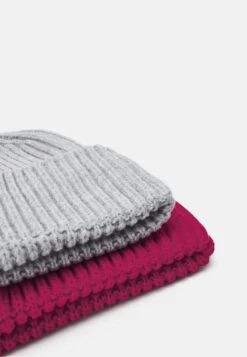 Pier One UNISEX 2 PACK - Mütze - Red/grey -Deutschland Pier One Verkaufs-Shop cb0fc487d13545b9b128df4364bdabab