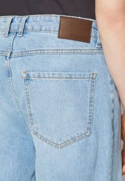 Pier One DISTRESS ON KNEES - Jeans Relaxed Fit - Light Blue Denim -Deutschland Pier One Verkaufs-Shop ef0878bf5af4400aa54a42825fa794da