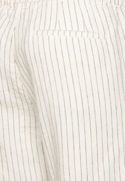 Pier One LINEN BLEND DRAWCORD SHORTS - Shorts - Off-white -Deutschland Pier One Verkaufs-Shop f49c7de0cfa048f4bc002dc26d1abcb2