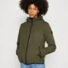 Pier One Regenjacke / Wasserabweisende Jacke - Olive -Deutschland Pier One Verkaufs-Shop fe480f914e9c4189ab8273cc70688356